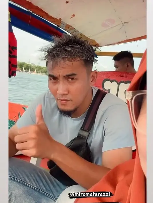 Meski gagal sebagai pasangan suami istri, bukan berarti gagal sebagai orangtua. "gagal sebagai suami istri bukan berarti gagal sebagai mama dan papa untuk Miro," tutup Okie. [Instagram/okieagustina_]