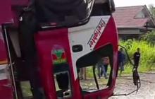 Mobil Damkar Terbalik saat Padamkan Kebakaran di Musi Rawas, 1 Petugas Tewas 4 Luka
