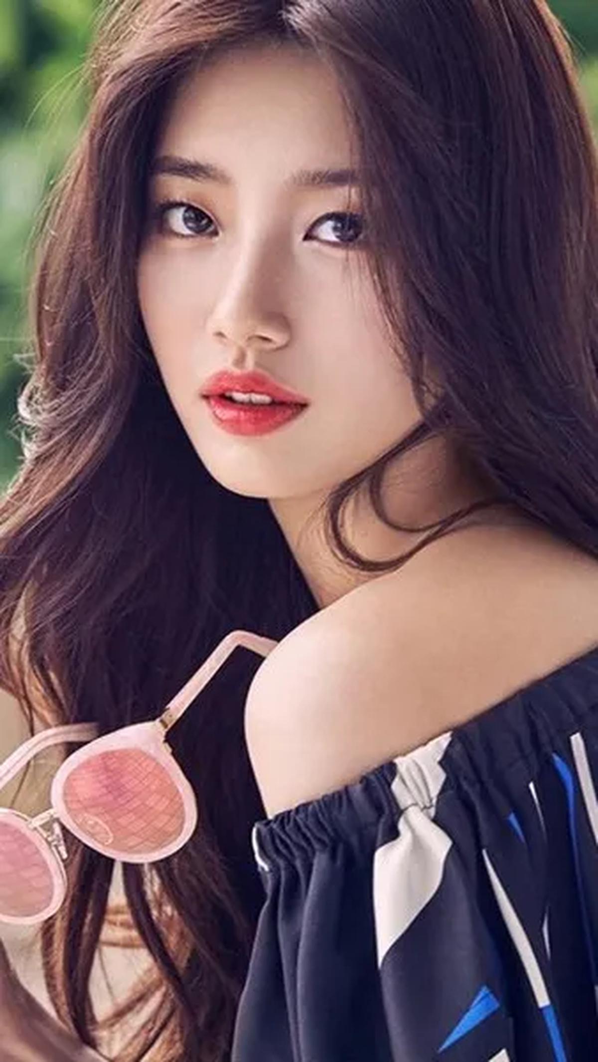 Bae Suzy, dengan kekayaan bersih mencapai USD 30 juta pada 2023, membuktikan bahwa ia bukan hanya seorang idol K-pop atau aktris berbakat, tetapi juga seorang pebisnis yang cerdas.&nbsp;