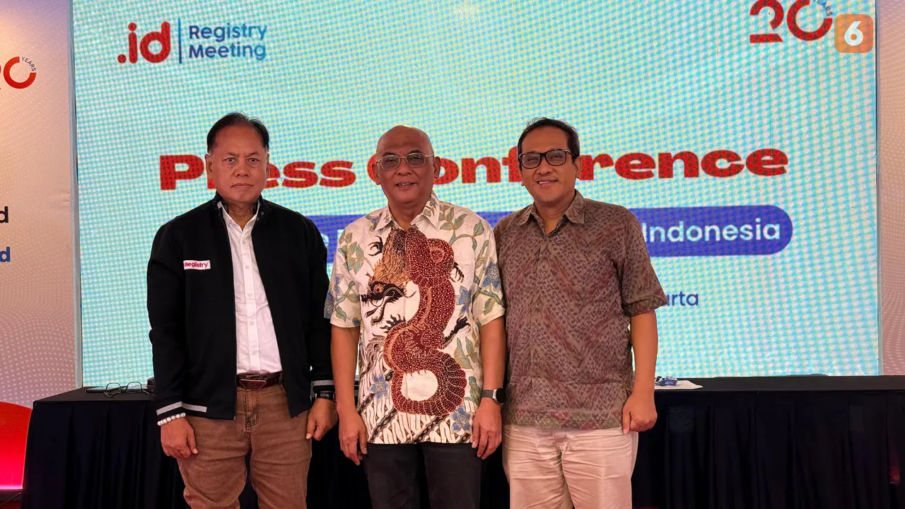 Wakil Ketua PANDI bidang organisasi dan keuangan, Andi Muhammad Natsir Amal; Ketua PANDI, Isnawan Aslam; Wakil Ketua PANDI bidang Teknis dan Administrasi Registri, Ery Puntha Hendraswara