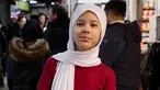 Mulan Jameela membagikan potretnya saat liburan keluarga. Namun, tidak hanya penampilan sang pelantun lagu 'Makhluk Tuhan Paling Seksi' itu yang jadi sorotan. Penampilan putri Mulan dan Ahmad Dhani itu juga curi perhatian. Banyak foto yang diunggah Mulan saat menampilkan Safeea tengah memakai hijab. (Liputan6.com/IG/@mulanjameela1)