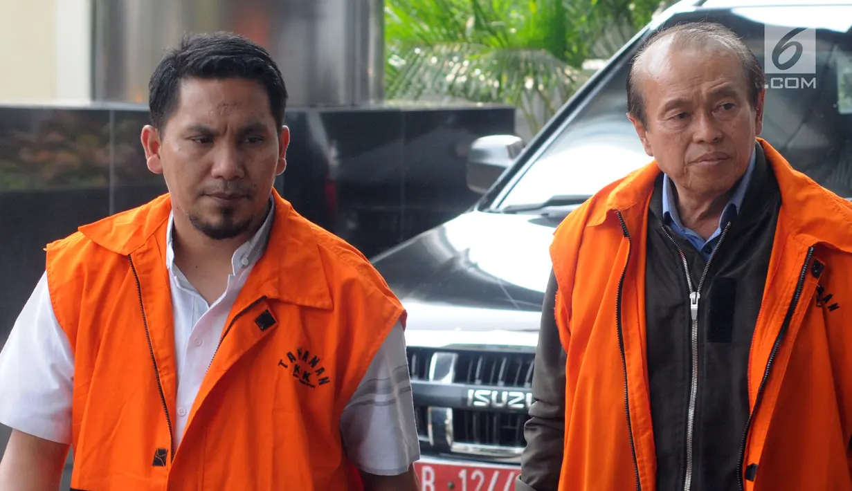 Tersangka Bupati Bener Meriah nonaktif Ahmadi dan kontraktor Susilo Prabowo alias bun tiba di gedung KPK, Jakarta (25/7/18). Ahmadi diperiksa terkait dugaan suap proyek infrastruktur dari dana Otonomi Khusus Aceh Anggaran 2018. (Merdeka.com/Dwi Narwoko)
