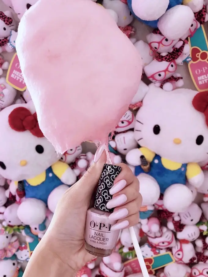 Menikmati Liburan dengan Tampil Manis dan Menggemaskan dengan Cat Kuku Hello Kitty
