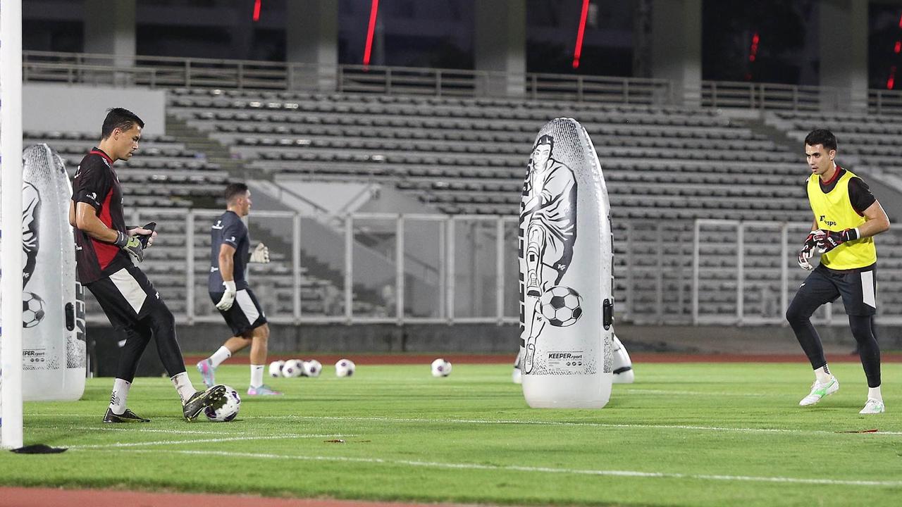 FOTO: Erick Thohir Pantau Langsung Latihan Timnas di Senayan