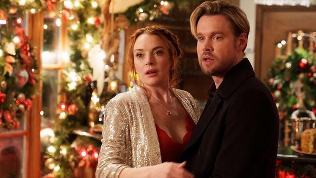 Falling for Christmas (2022). (Photo: Netflix)