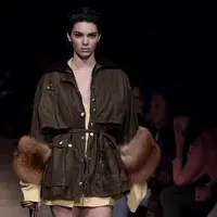 Kendall Jenner adalah salah satu selebriti Hollywood yang hobi ekspos lekuk tubuhnya dimuka publik. Kendall Jenner bahkan menyukainya jika payudara nya dilihat oleh orang banyak. (AFP/Bintang.com)