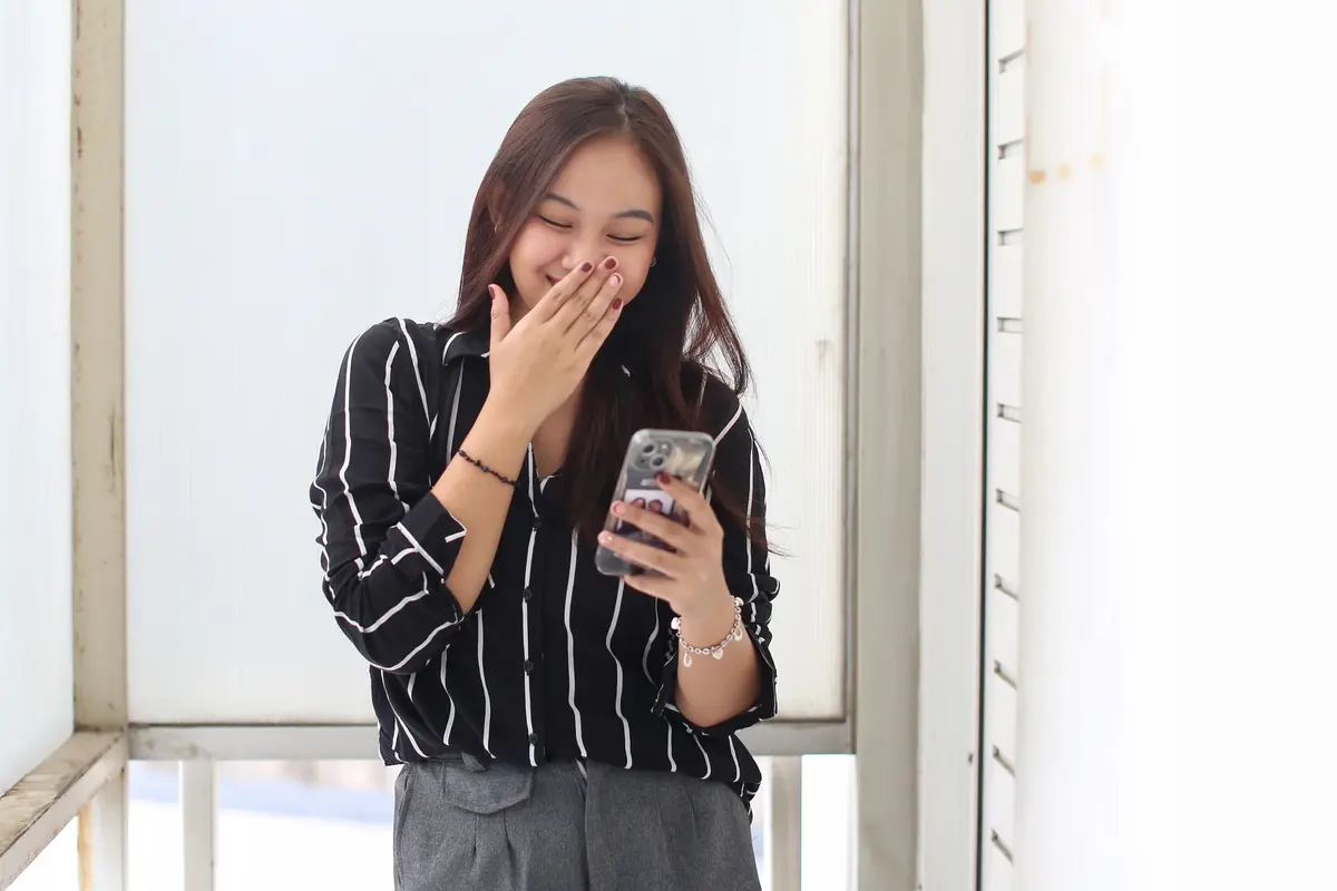 wanita april tanda cinta tulus tanpa pura pura