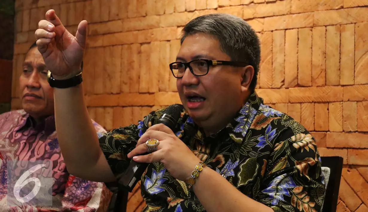 Ketua Aprindo Roy Mandey menjelaskan kepada awak media di Jakarta, Senin (3/10). Dengan Permen tersebut, maka masyarakat lebih terikat. Meskipun ada penolakan, program kantong plastik berbayar akan tetap dijalankan pemerintah. (Liputan6.com/Angga Yuniar)