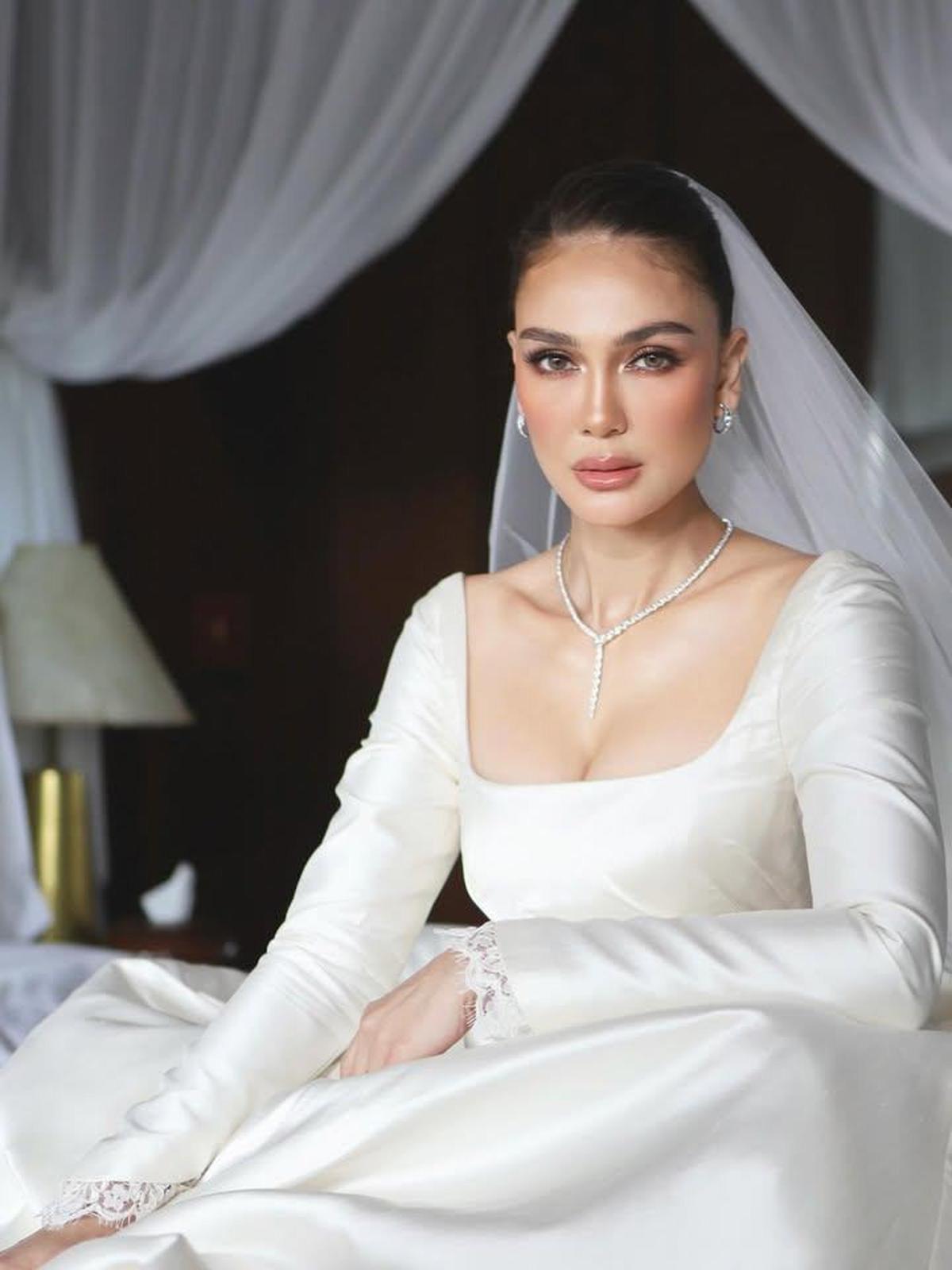 Potret Luna Maya Cantik dengan Gaun Bak Princess di Resepsi Kedua, Pakai Kalung Berlian 1,5 Miliar