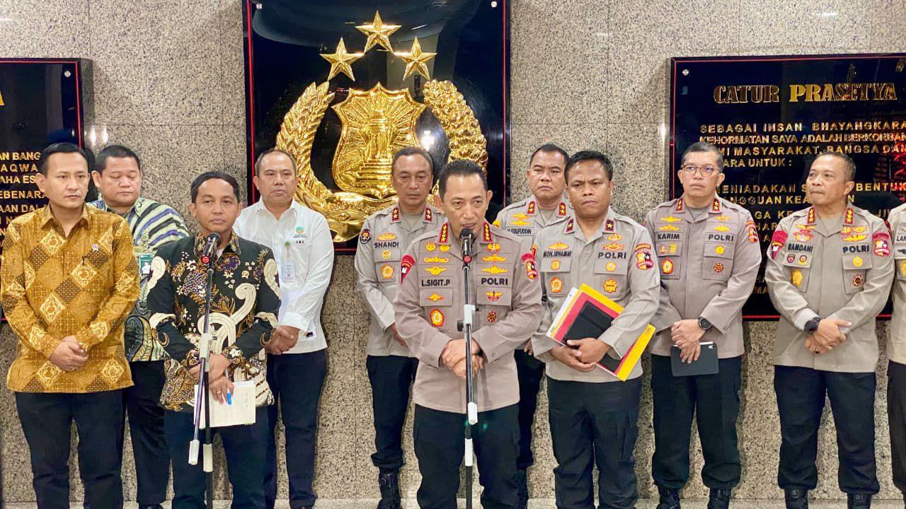 Kapolri dan Menteri Kehutanan Bentuk Satgas Gabungan, Telusuri Temuan Kayu di Banjir Sumatra