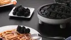Dengan alat ini, anda akan selalu mengingat Star Wars di setiap gigitan waffle yang anda makan.