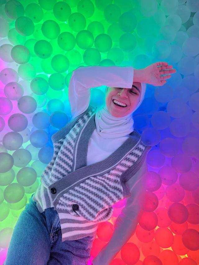 Kombinasi Vest dan Jeans