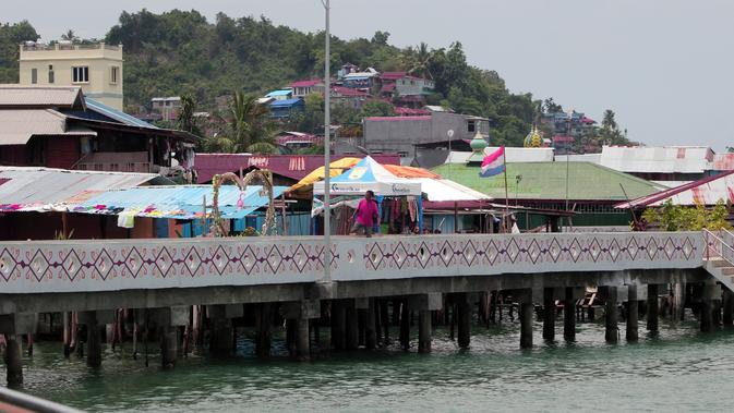 Deretan Kampung Nelayan di Hamadi, Kota Jayapura (Liputan6.com/Katharina Janur)