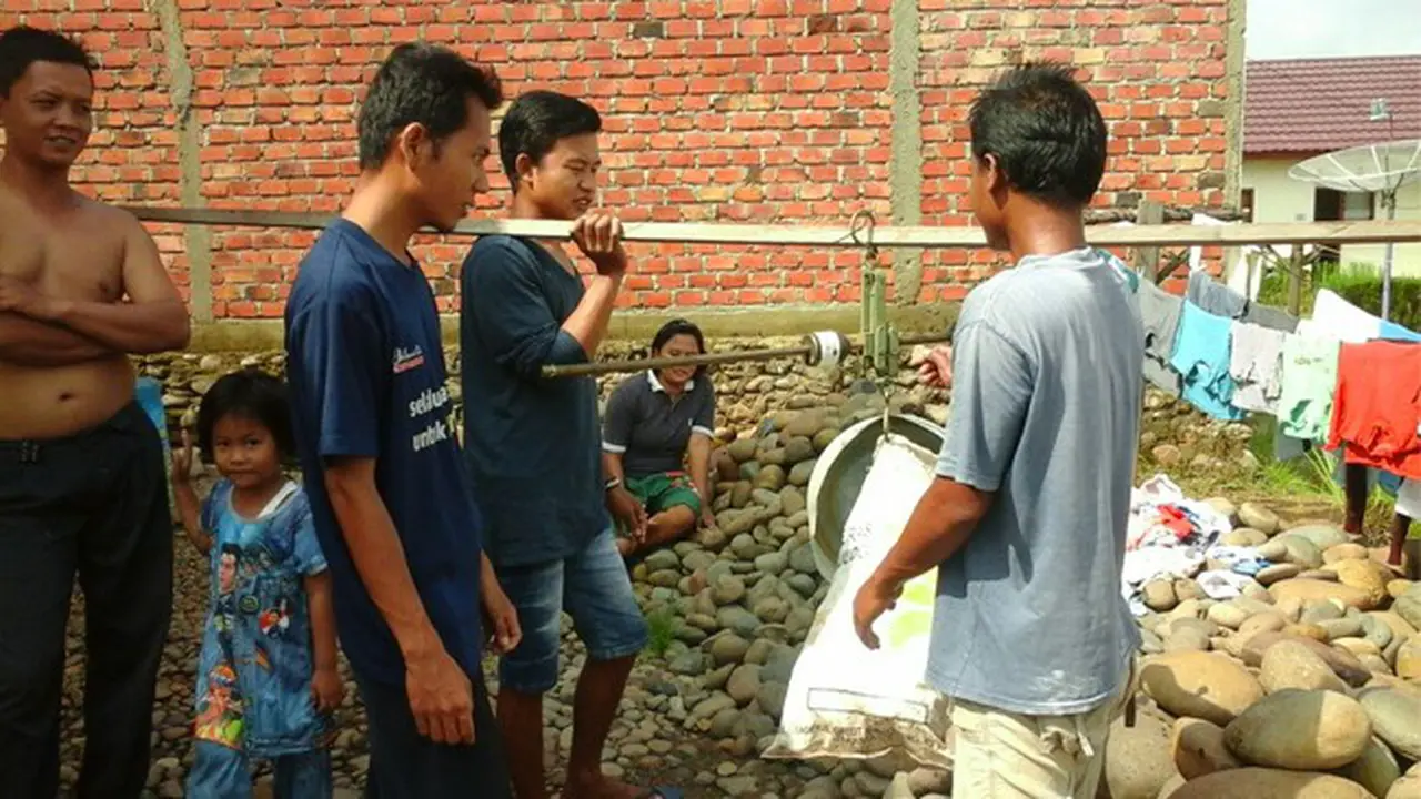 Warga Bara Lestari Kini Bisa Bayar PAUD dengan Sampah