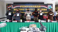 Suasana  Ditresnarkoba Polda Jateng bersama BNNP dan Ditjen Bea Cukai berhasil memusnahan barang bukti Narkoba berupa 20 kg ganja kering dan 4 kg Sabu.