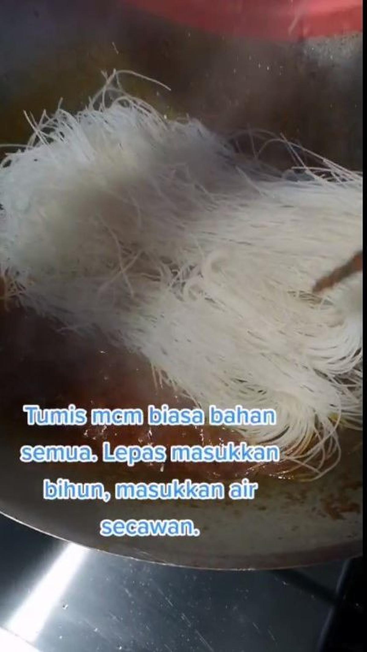 Masukkan Bihun Ke Wajan