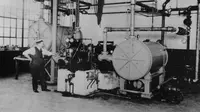 Mesin pendingin sentrifugal pertama yang ditemukan Willis H. Carrier di Syracuse, New York pada 1922. (Credit: Carrier Corporation/AP)