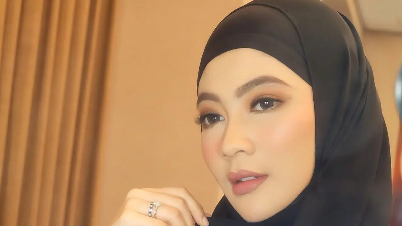 Indah Dewi Pertiwi atau dikenal IDP (https://www.instagram.com/p/B1iMJb0nUbx/)