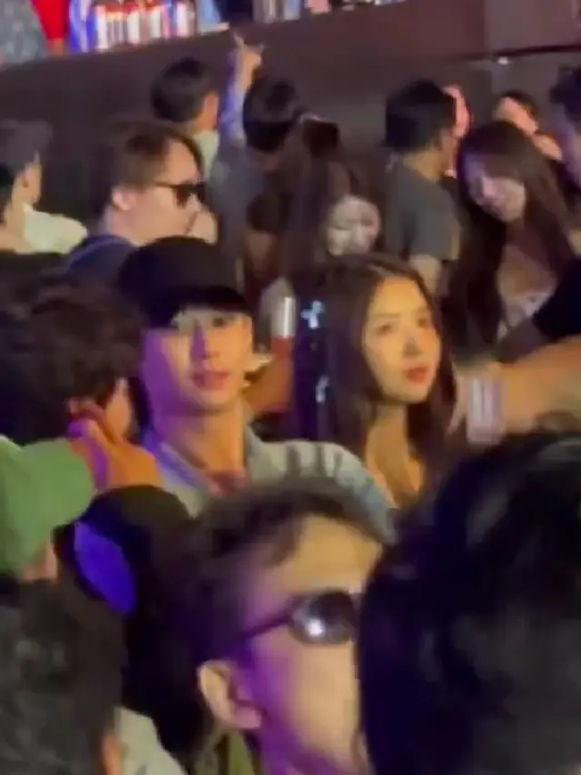 Dikira Pacaran dengan Kim Ji Won, Kim Soo Hyun Malah Pergi Konser Bersama Perempuan Lain