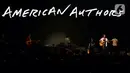 Grup band American Authors Zac Barnett tampil pada  festival musik Soundrenaline di Allianz Ecopark, Ancol, Jakarta, Minggu (27/11/2022). Dalam hari terakhir Soundrenaline 2022 itu, band beraliran rock asal New York Amerika Serikat tersebut menampilkan lagu-lagu andalan mereka, seperti Best Day of My Life, I'm Born To Run, dan Hit It. (Liputan6.com/Herman Zakharia)