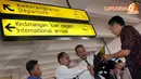 Kamis (20/03/14) pengunjung bandara diperiksa untuk mencegah barang pelanggaran hak cipta (Liputan6.com/Faisal R Syam)