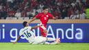 <p>Pemain Timnas Indonesia U-23, Rahmat Arjuna, berusaha melewati pemain Timnas Thailand U-23 pada laga semifinal Piala AFF U-23 2025 di Stadion Utama Gelora Bung Karno, Jakarta, Jumat (25/7/2025). (Bola.com/Abdul Aziz)</p>