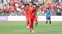 Selebrasi gelandang Timnas Indonesia U-22, Marselino Ferdinan setelah mencetak gol ke gawang Filipina pada laga pertama SEA Games 2023 di Olympic Stadium, Phnom Penh, Kamboja, Sabtu (29/4/2023). (Bola.com/Abdul Aziz)