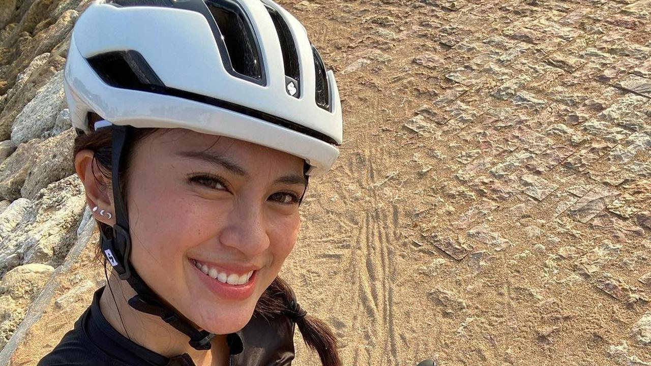 Rahasia Tyna Kanna Mirdad Atasi Rambut Rontok Saat Aktif Bersepeda