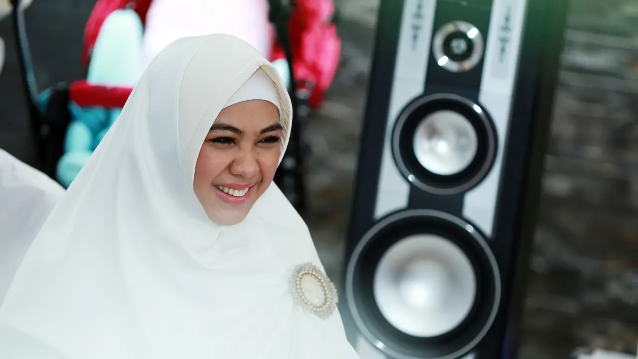 [Bintang] Oki Setiana Dewi