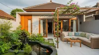 7 Desain Belakang Rumah Minimalis yang Cocok untuk Kolam Ikan Kecil dan Sudut Santai Keluarga