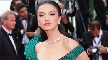 7 Pesona Raline Shah yang Semakin Memukau Berbalut Dress Hijau di Festival Film Cannes 2022