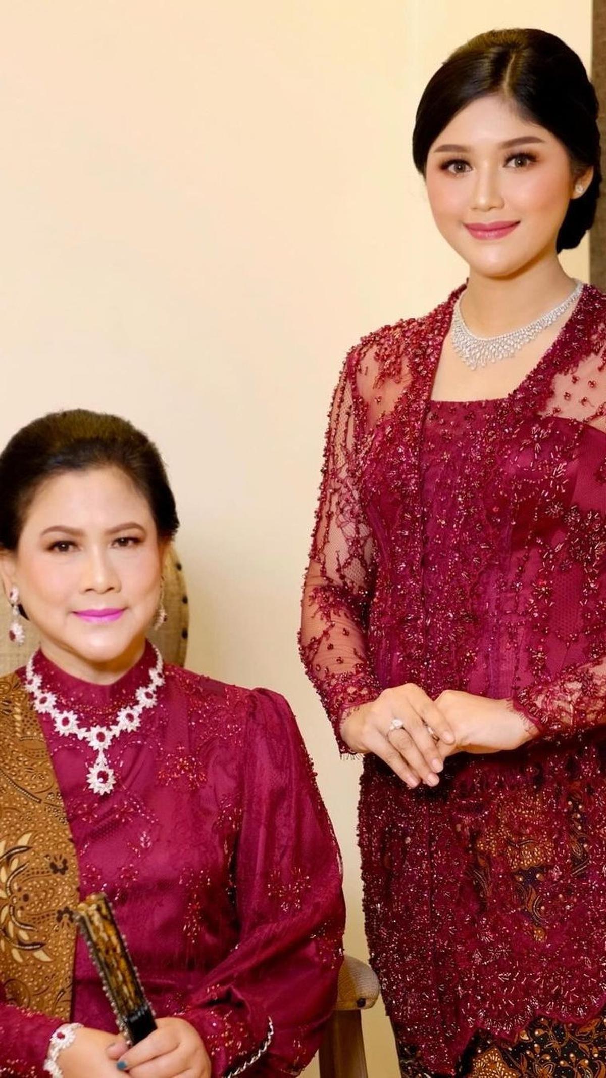 "Berkebaya warna merah ❤️," tulis Erina Gudono dalam caption. <br>