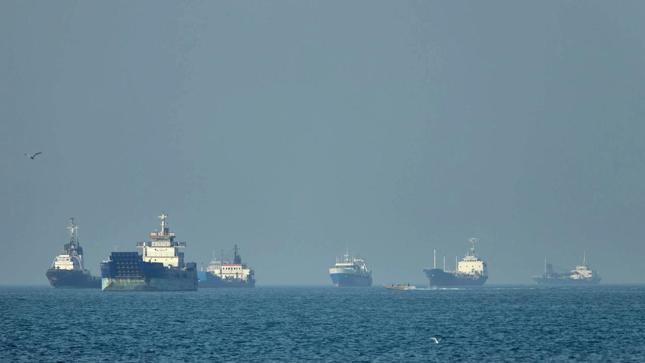 FOTO: Ketegangan di Selat Hormuz Meningkat di Tengah Saling Klaim Iran dan Amerika Serikat