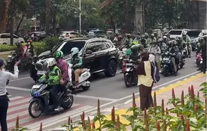 Kala BMW X5 Bikin Macet Kuningan, Pemiliknya Justru Tuai Pujian