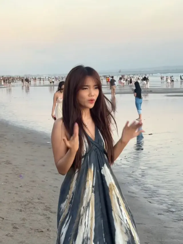 Gaya Fuji Liburan di Bali. [@fuji_an]