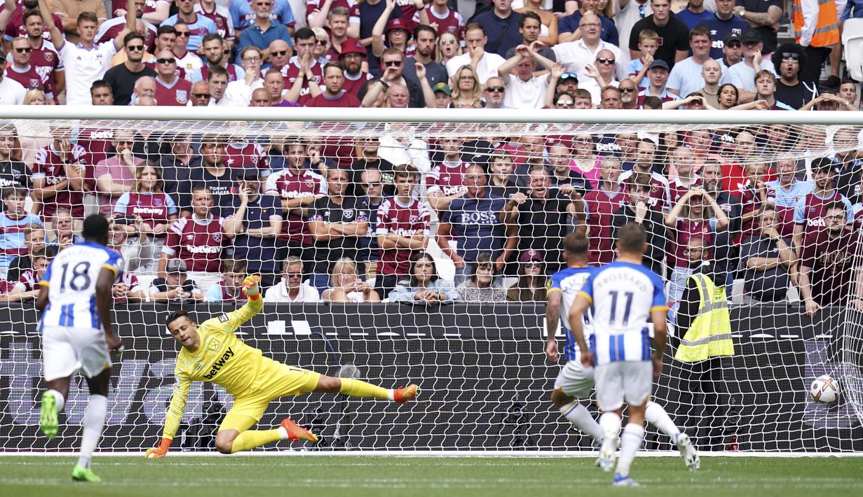 Gol penalti satu-satunya. Gelandang serang Brighton and Hove Albion asal Argentina berusia 23 tahun ini menjadi satu-satunya pemain yang mencetak gol dari titik penalti di pekan ke-3 Liga Inggris 2022/2023 saat Brighton menang 2-0 atas tuan rumah West Ham United. Golnya membawa Brighton unggul 1-0 yang akhirnya digandakan oleh Leandro Trossard. (PA via AP/John Walton)