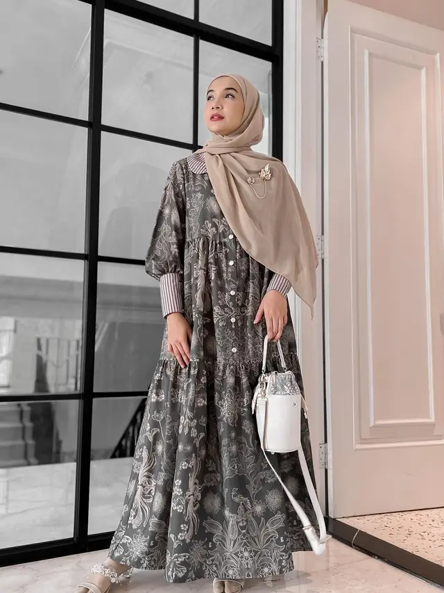 8 Warna Hijab yang Sempurna Dipadukan dengan Baju Warna Army, Intip Inspirasinya dari Natasha Rizky-Aurel Hermansyah