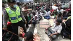- Ratusan orang Papua turun ke jalan memperingati Hari Ulang Tahun (HUT) Organisasi Papua Merdeka (OPM) 1 Desember di Bundaran Hotel Indonesia (HI), Jakarta. Aksi yang digelar pada Selasa (1/12/2015) itu dibubarkan paksa oleh polisi. Ratusan polisi anti h