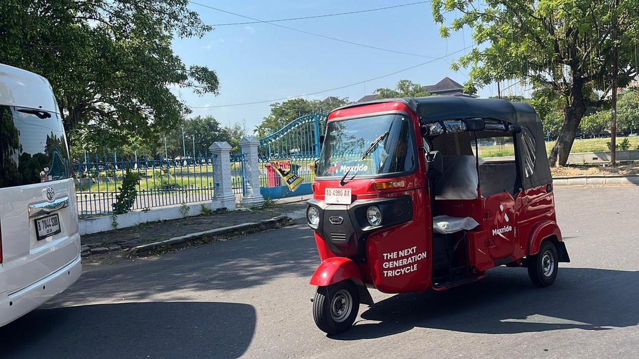 Solo Gempar! Bajaj ‘Khas Jakarta’ Berseliweran di Jalan Bikin Warga Kaget, Pemerintah Bingung soal Izin