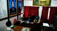 Fraksi Partai Nasdem DPRD Kabupaten Cirebon siap mengajukan hak angket terhadap Bupati Sunjaya yang dilaporkan karena diduga menikah siri. (Liputan6.com/Panji Prayitno)