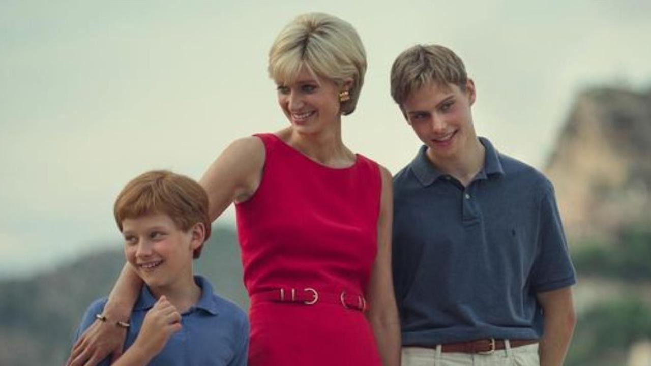 Elizabeth Debicki sebagai Lady Diana di drama The Crown berpose dengan pemeran Pangeran William dan Harry muda. Dok: Instagram The Crown @thecrownnetflix
