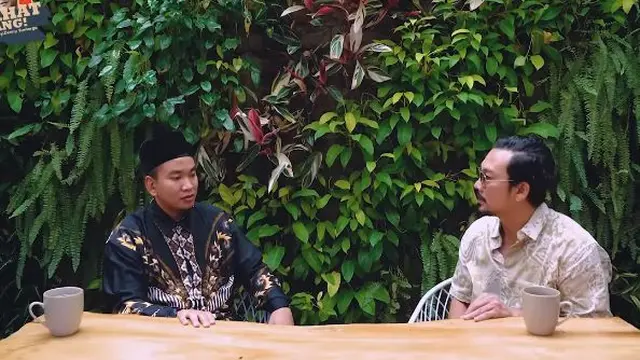 Denny Sumargo diruqyah Ustaz Muhammad Faizar (YouTube/CURHAT BANG Denny Sumargo)