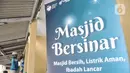 Dalam menyambut Ramadan, Perusahaan Listrik Negara Unit Induk Distribusi (PLN UID) Jakarta Raya bersama PT Haleyora Power melakukan program Masjid Bersinar, Masjid Bersih, Listrik Aman Ibadah Lancar seperti pengecakan instalasi listrik. (merdeka.com/Iqbal S. Nugroho)