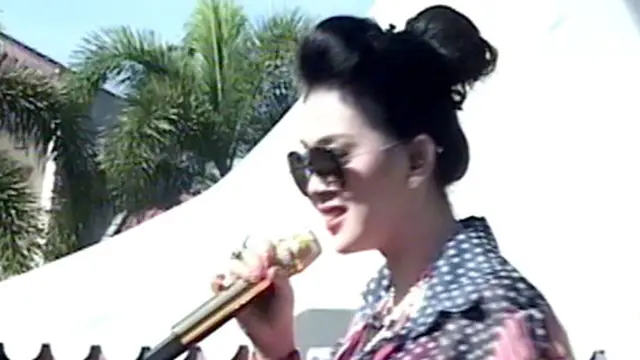 Syahrini Kembali Bersaing dengan Agnes Monica