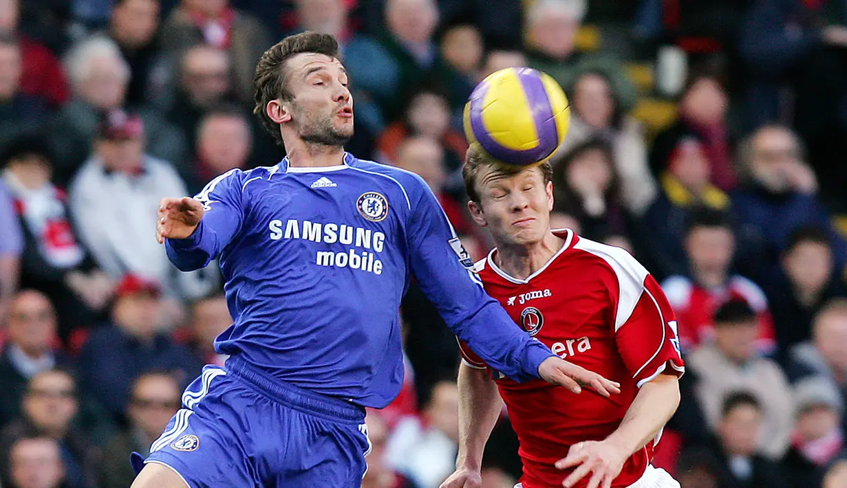 Namun sayang, selama dua tahun bersama Chelsea, Andriy Shevchenko gagal bersinar karena terlalu sering berada di bangku cadangan. Karier sepak bolanya pun terus merosot di Premier Leagu. (AFP/Adrian Dennis)