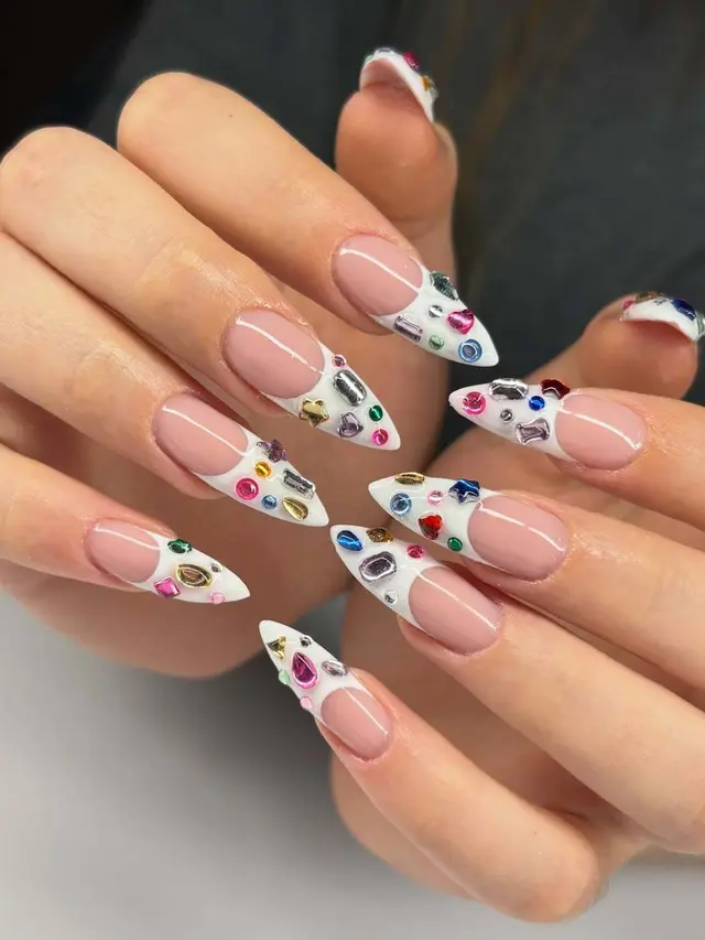 Ilustrasi gem nails pada sebagian kuku
