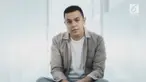 Tulus baru saja merilis single terbarunya yang berjudul “Labirin”. Dalam video klip terbarunya, tulus berperan sebagai seorang Ilmuwan.