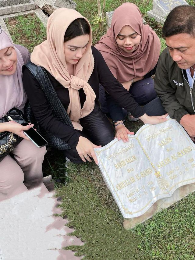 Potret Nurah Syahfirah dan Keluarga (Instagram/@nourahsheivirah)