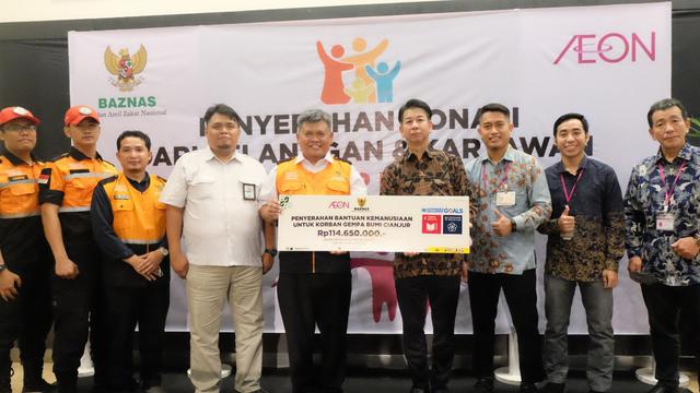 AEON Indonesia menyerahkan donasi melalui Badan Amil Zakat Nasional (BAZNAS)