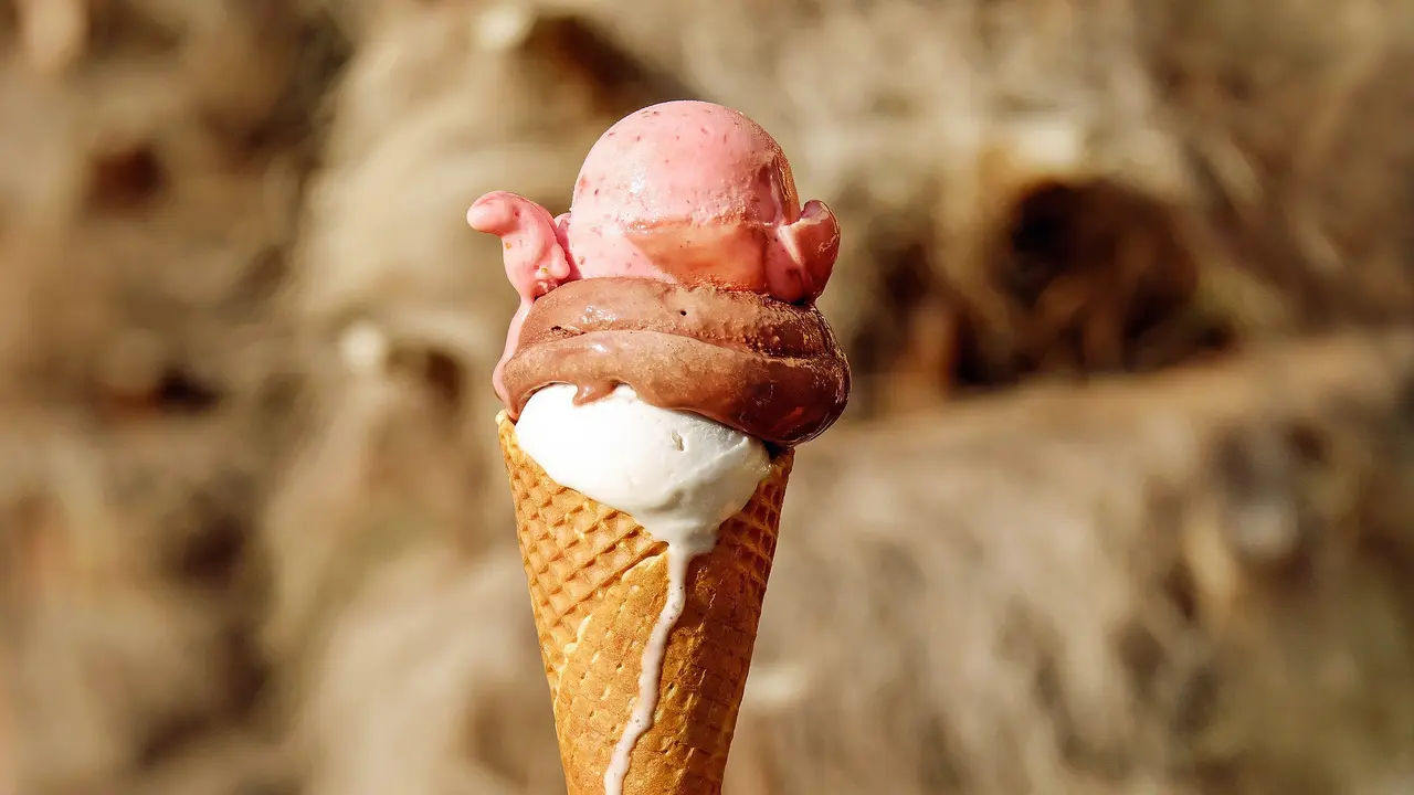 ilustrasi es krim mencair